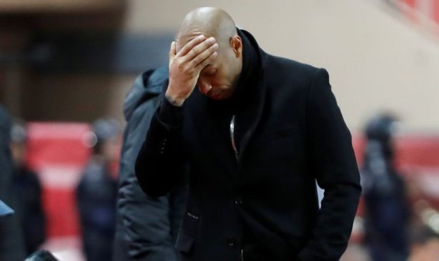 Henry đã sỉ nhục học trò và mất kiểm soát phòng thay đồ như thế nào?