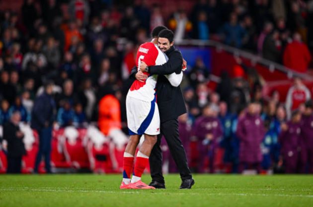 Hình ảnh xúc động ngày sao trẻ Arsenal ra mắt Champions League