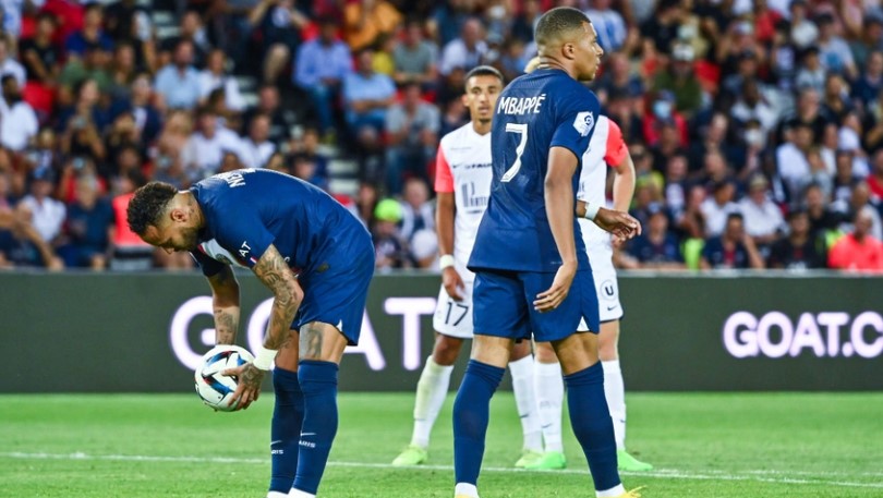 HLV Galtier: Messi hoặc Ramos có thể đá phạt đền ở PSG