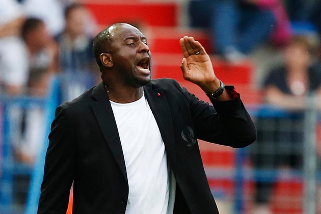 Huyền thoại Arsenal rơi vào cơn khủng hoảng Ligue 1