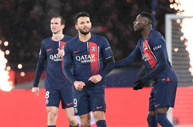 Kẻ đóng thế Mbappe cứu PSG vào đúng giây cuối