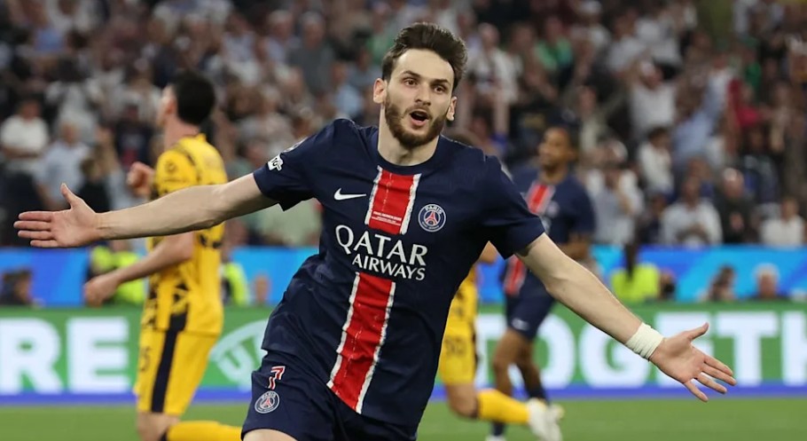 Khvicha Kvaratskhelia: “Gia nhập PSG là lựa chọn đúng đắn”