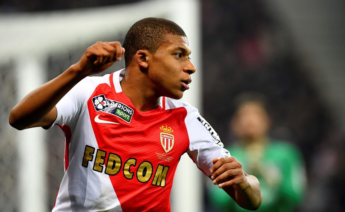 Kylian Mbappe bất ngờ khen PSG hết lời
