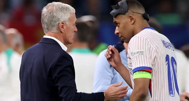 Kylian Mbappe đối mặt khủng hoảng phong độ và căng thẳng với Didier Deschamps
