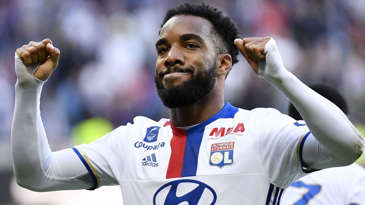Lacazette mang tin vui cho Arsenal, Man United