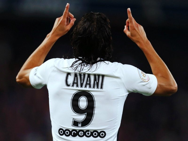 Lập poker, Cavani đập tan chỉ trích