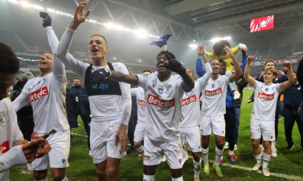 Lille bị loại trên chấm luân lưu; PSG thắng dễ