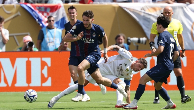 Luis Enrique khẳng định không nương tay, bất ngờ bảo vệ Xabi Alonso