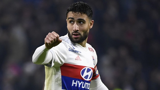 Lyon rục rịch gia hạn hợp đồng với Nabil Fekir