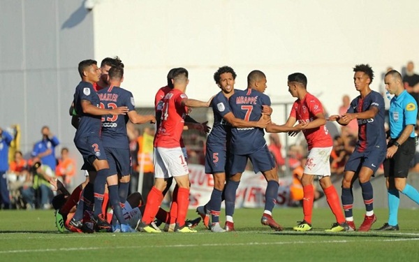 Mbappe bị đề nghị cấm thi đấu 5 trận do đánh người