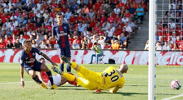 Mbappe bị đuổi, người cũ M.U tỏa sáng trong chiến thắng điên rồ của PSG