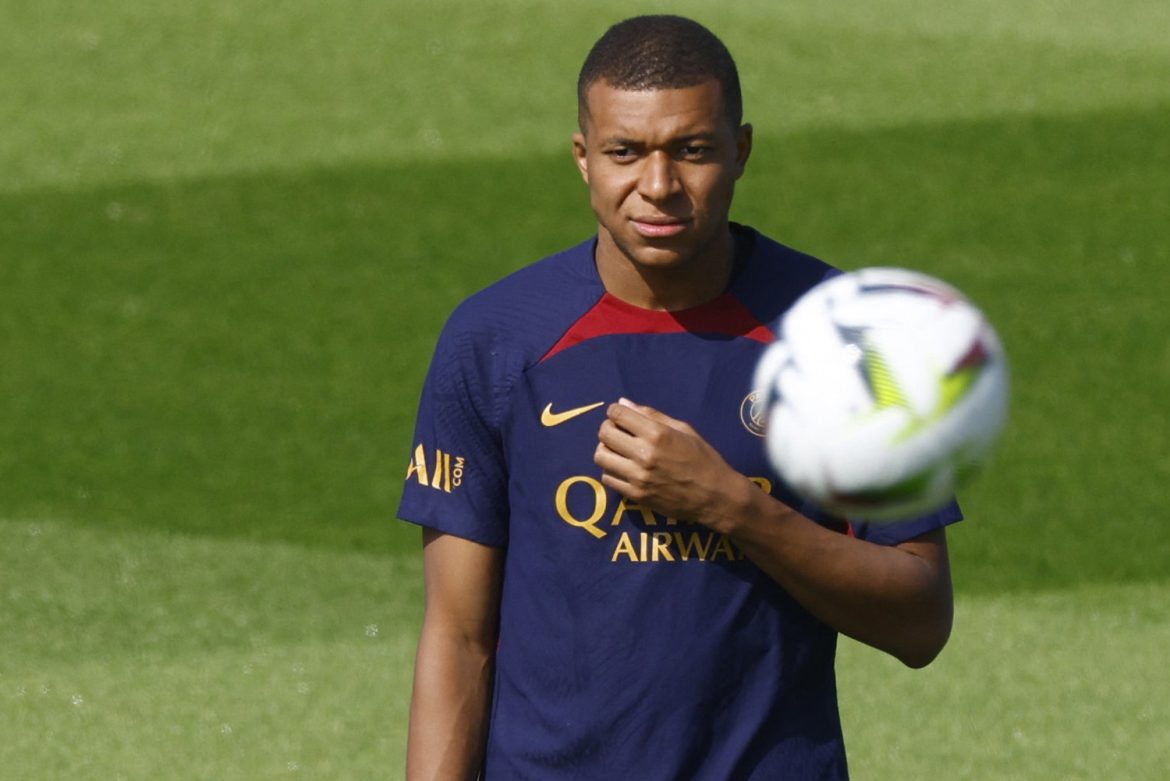 Mbappe bị gạt bỏ: Đòn trừng phạt của PSG