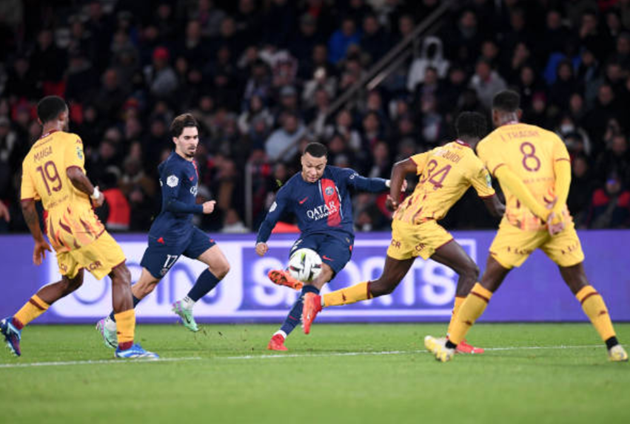 Mbappe chứng minh đẳng cấp, PSG tách tốp