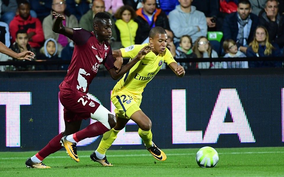Mbappe có bàn thắng ra mắt, PSG hủy diệt 10 người của Metz