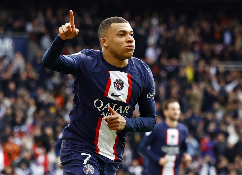 Mbappe không được đeo băng đội trưởng PSG