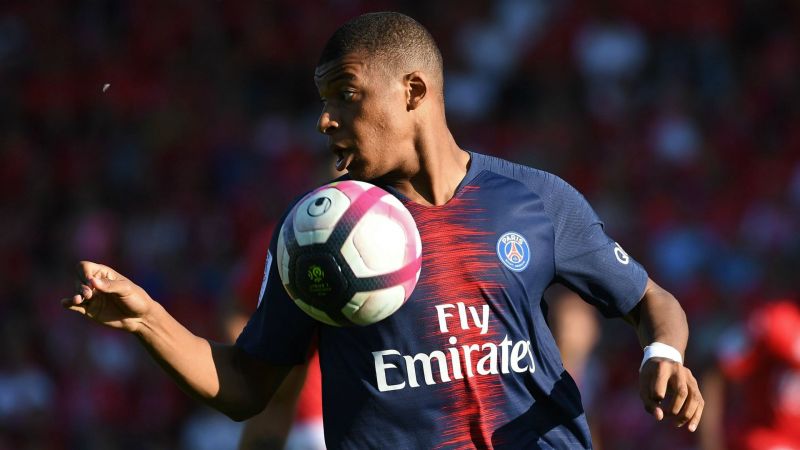 Mbappe lãnh thẻ đỏ, Tuchel bảo vệ “trò cưng” tới cùng