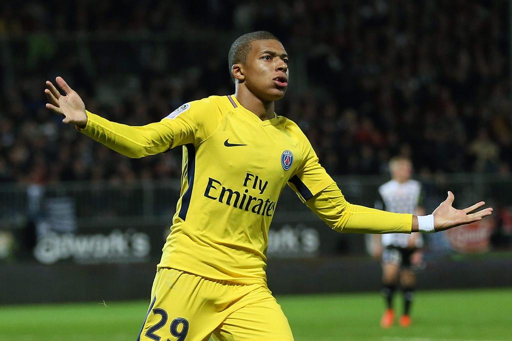 Mbappe lọt vào top 7 cầu thủ xuất sắc nhất châu Âu ở tuổi 18