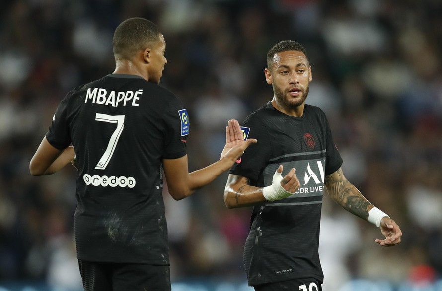 Mbappe “quay xe” vì PSG tống khứ Neymar?