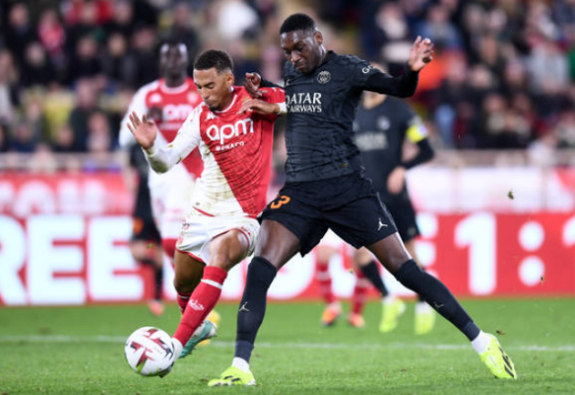 Mbappe ‘tắt điện’, PSG chia điểm với Monaco