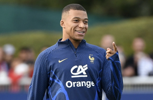 Mbappe thắng thế trong vụ tranh chấp trên tuyển Pháp