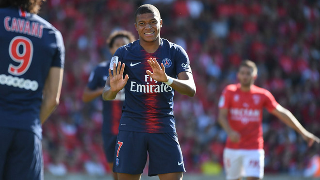 Mbappe thoát án treo giò 5 trận sau pha xô ngã đối thủ