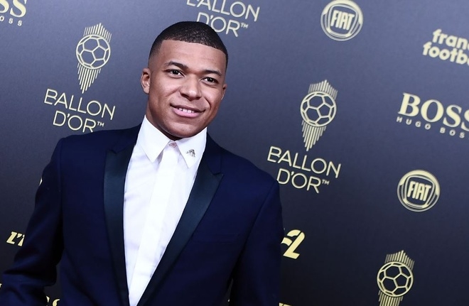 Mbappe tự điền tên vào top 3 Quả bóng vàng 2022