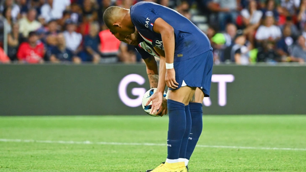 Mbappe và Neymar khiến phòng thay đồ PSG rối loạn