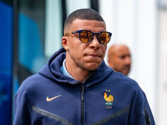 Mbappe xuất hiện ở hộp đêm khi được cho ‘nghỉ phép’