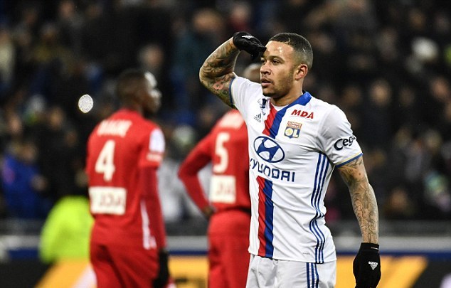 Memphis Depay có bàn ra mắt giúp Lyon hủy diệt Nancy