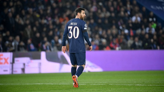 Messi bị chê trách vì đi bộ