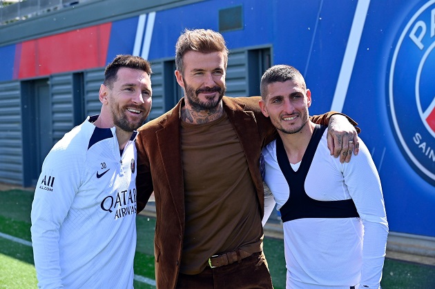 Messi cười rạng rỡ bên cạnh David Beckham