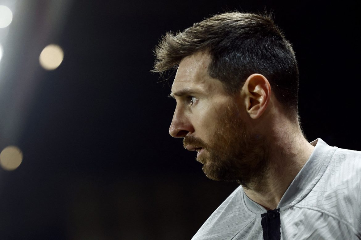 Messi không chấp nhận giảm lương, chuẩn bị rời PSG