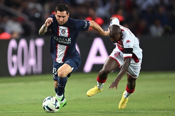 Messi lại được CĐV đối thủ vỗ tay