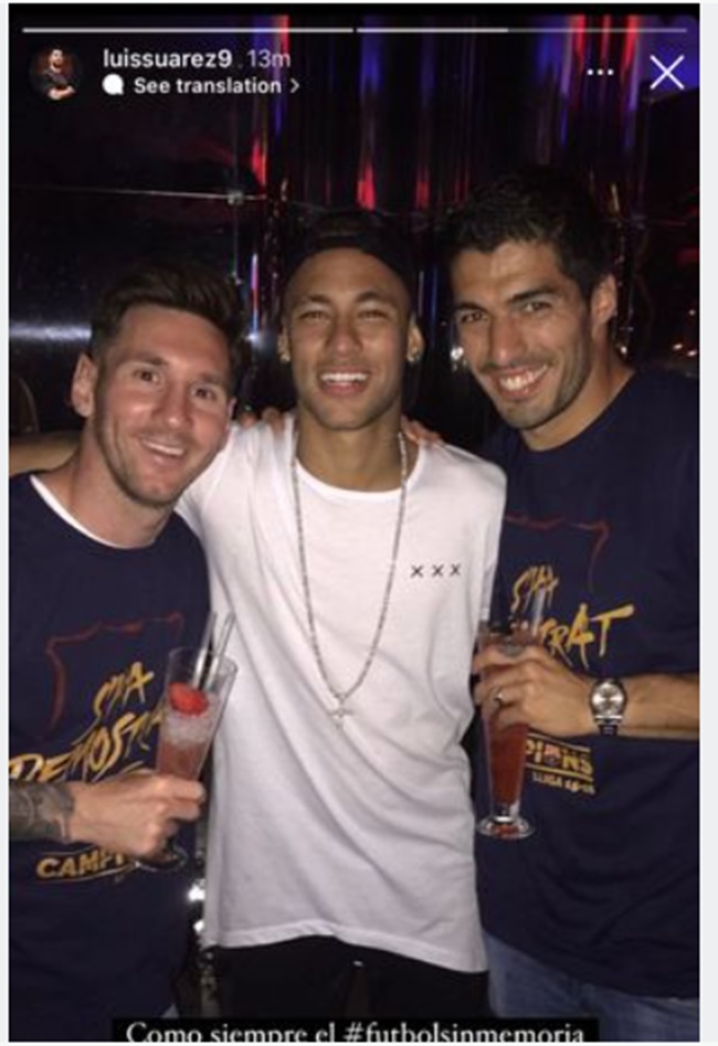 Messi – Neymar bị huýt sáo, Suarez và Fabregas ra mặt