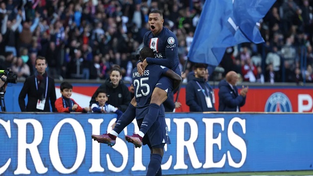 Messi trở lại, PSG chiến thắng hủy diệt