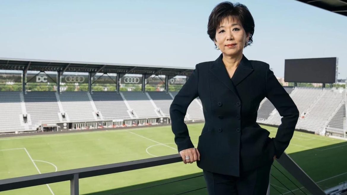 Michele Kang – nữ tỷ phú gốc Hàn không biết Messi là ai, giờ gánh vận mệnh Lyon