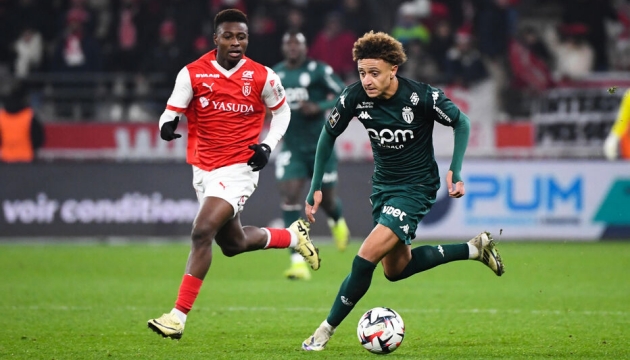 Monaco gục ngã trước Reims; Marseille bị Lille đánh bại trên chấm phạt đền