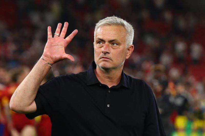 Mourinho phá vỡ im lặng về việc dẫn dắt PSG
