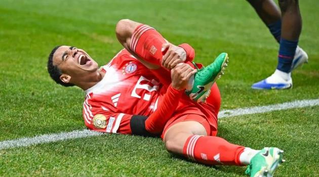 Musiala nguy cơ lỡ mùa mới, Neuer phẫn nộ với Donnarumma