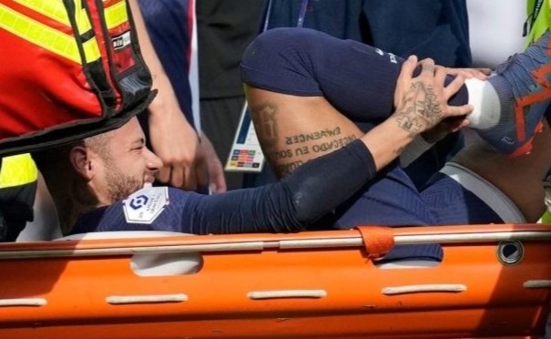 Neymar dính chấn thương nghiêm trọng