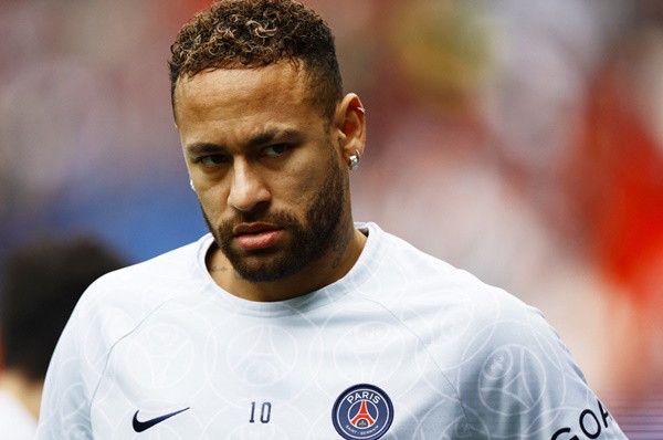 Neymar lại nghỉ thi đấu vào dịp sinh nhật em gái