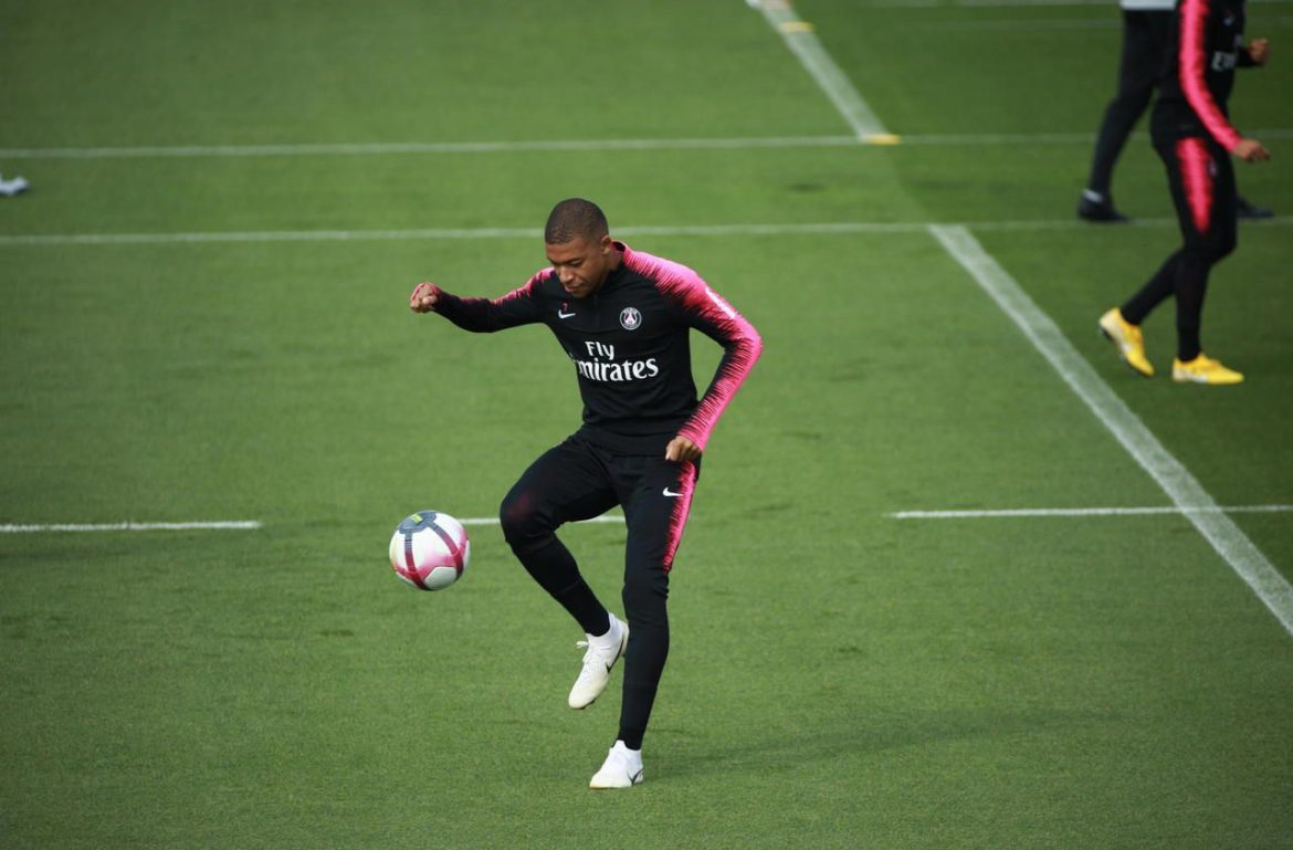 Neymar rực sáng, PSG cân bằng kỷ lục tồn tại hơn 80 năm