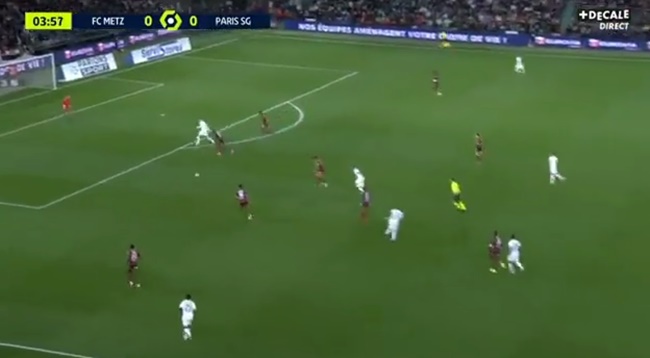 Neymar tỏ rõ đẳng cấp nhờ vào đường chọc khe kinh điển