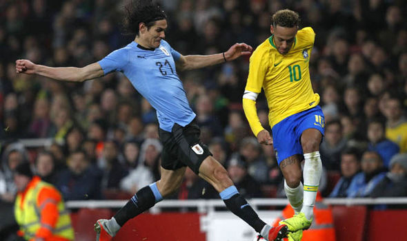 Neymar và Cavani xô xát, Mbappe nói gì?