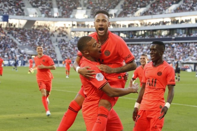 Ngã ngửa với cách Neymar ví von hài hước về CĐV PSG