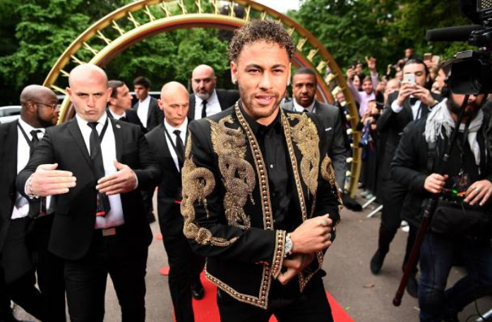 Nghỉ gần 3 tháng, Neymar vẫn được nhận giải hay nhất Ligue 1