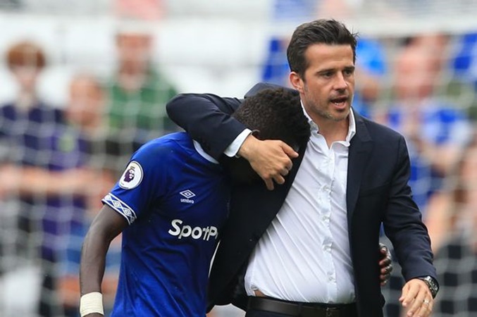 Ngoại hạng Anh sa thải HLV, sao PSG ngay lập tức tri ân thầy cũ