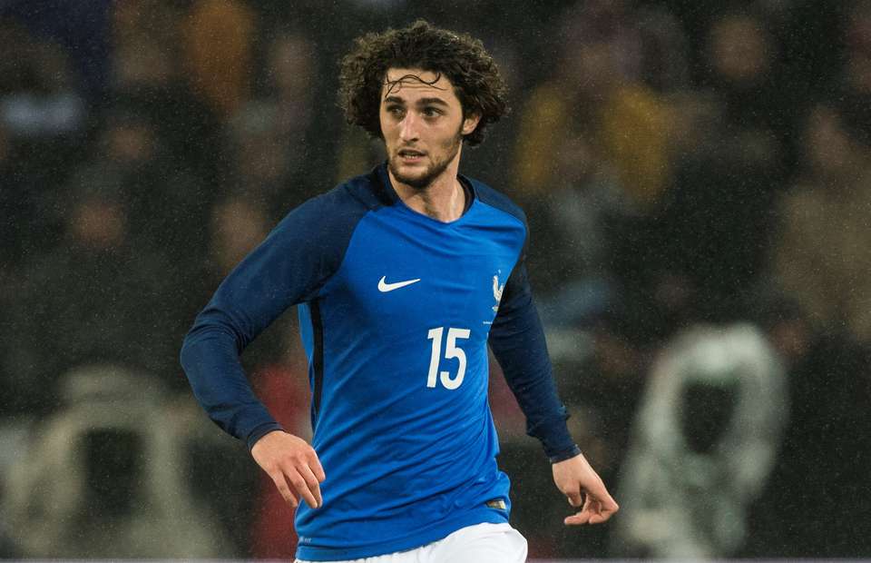 Ngông cuồng tự đại, ‘mục tiêu nổi loạn’ M.U bị cấm cửa vô thời hạn