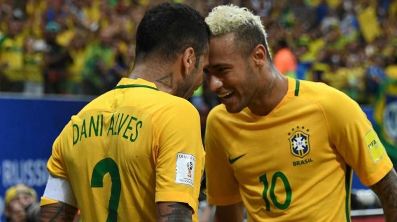 Ngứa mắt vì thói “ngựa chứng”, Alves bất ngờ lên tiếng dạy dỗ Neymar