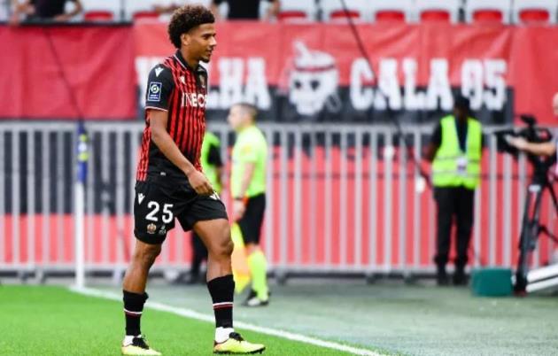 Người cũ Barca ăn thẻ đỏ sau 9 giây